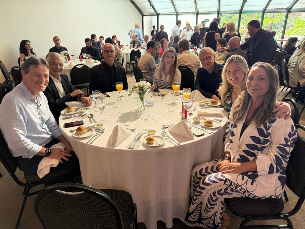 Mesa de convidados na apresentação do Pacto Cenp